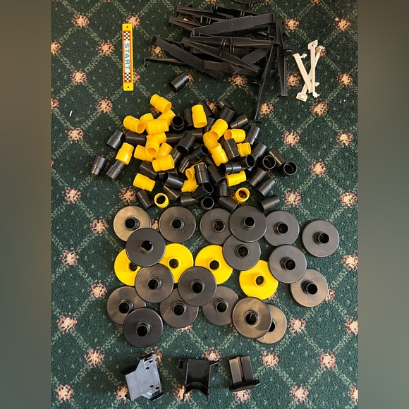 Kids Connection Deluxe Road Race Set Battery Operated Plus Lots Extra Tracks ! - Picture 3 of 5